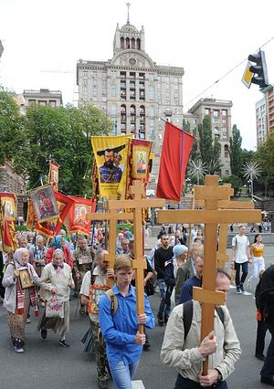 Крестный ход в день памяти Царственных Страстотерпцев на Майдане Незалежности. Фото – Сергей Фрич