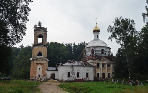 Храм неподалеку от места гибели Гагарина и Серегина: таким он был до восстановления. 