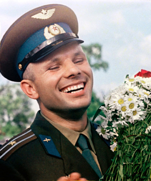 «Полярный летчик, истребитель, летающий во всех условиях, – это же мечта! А читал он “Старик и море” Хемингуэя», – вспоминает Алексей Леонов свою первую встречу с Юрием Гагариным. 