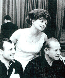 Трое первых: Юрий Гагарин, Валентина Терешкова и Алексей Леонов. 