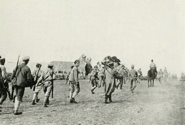 Солдаты колчаковской Западной армии во время отступления к северу от Уфы. Июнь 1919 года