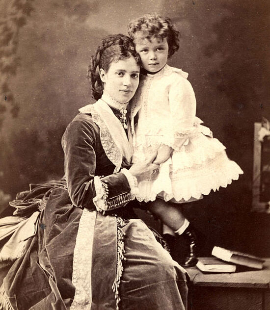 Мария Федоровна с маленьким Николаем