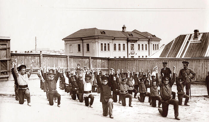 Занятия воспитанников Хабаровского кадетского корпуса