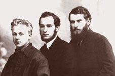 Справа налево: Михаил и Вукол Лавровы с двоюродным братом Игорем Лавровым. 1927 год