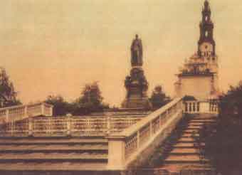 Памятник Александру II Освободителю в г. Ченстохове, Польша (уничтожен).